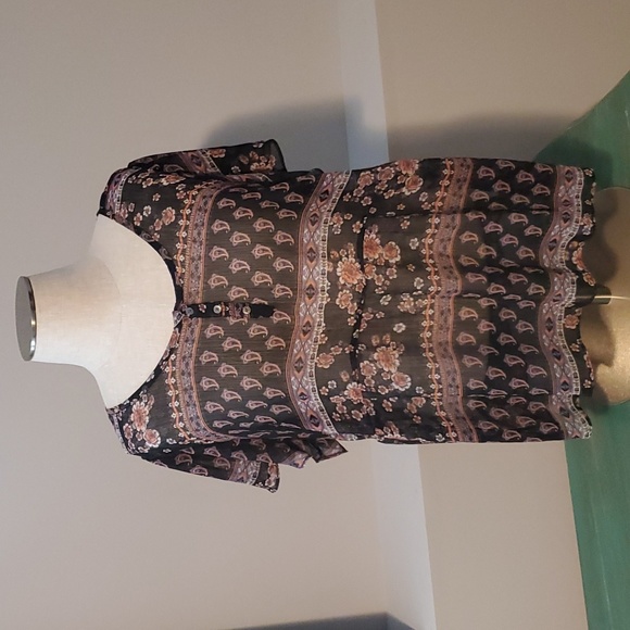 Maurices Size 1 Pink and Black floral Blouse - Picture 1 of 3